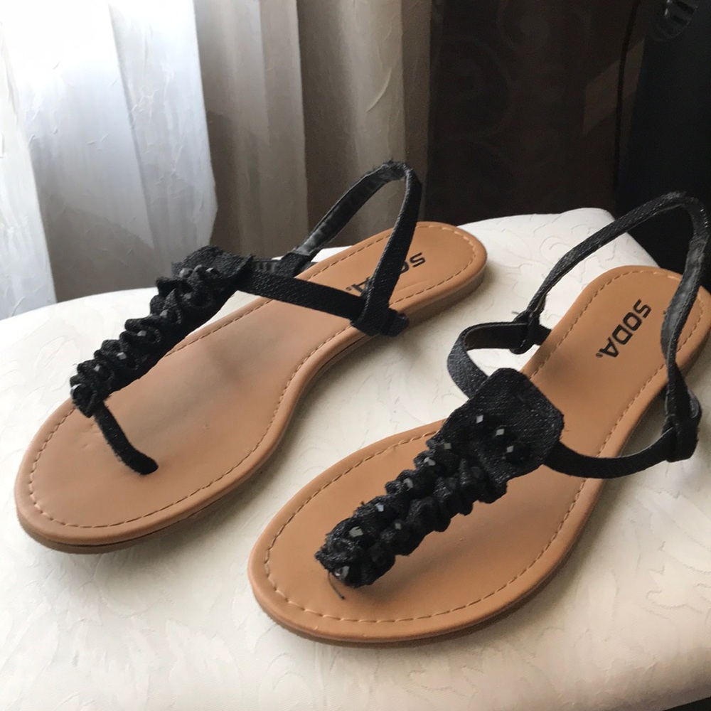 Black/tan sandals